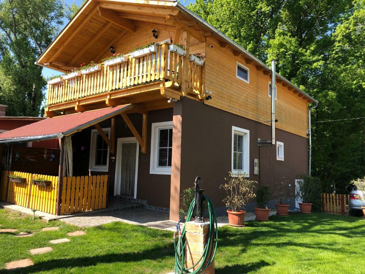 Hero 4 Sterne Ferienhaus バヤ エクステリア 写真
